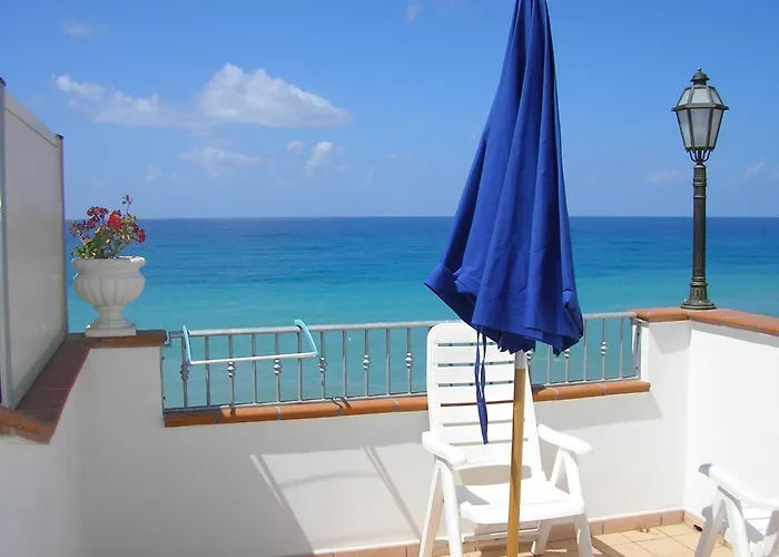 Lion'S Hotel Falerna photo
