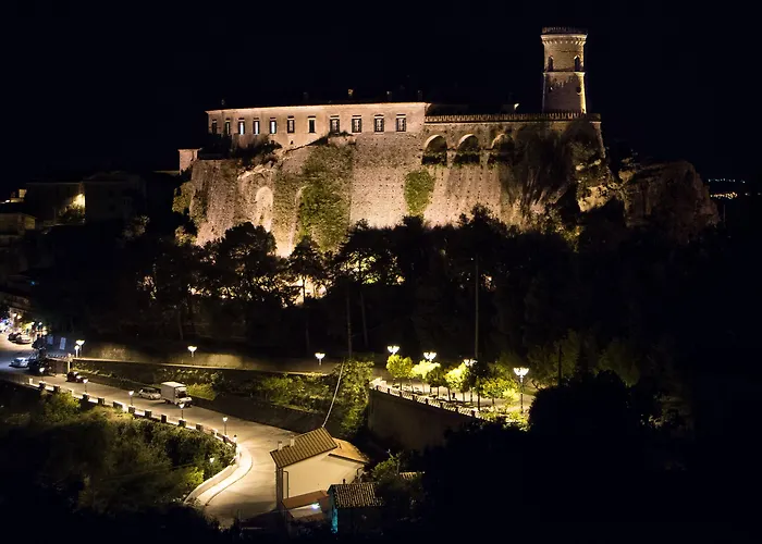 Фото Castello Di Caccuri Suites